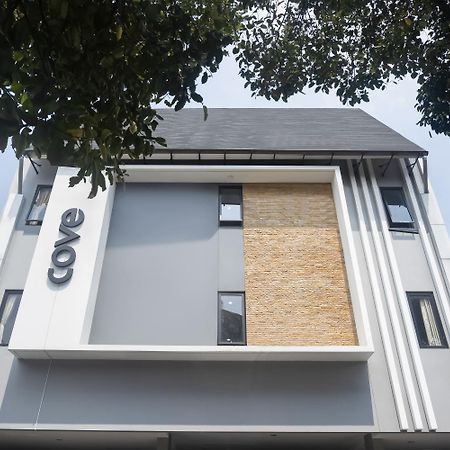Cove Urooms Panglima Polim Джакарта Екстериор снимка